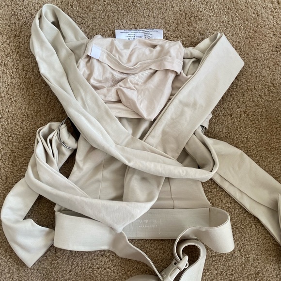 Lalabu Kerier ~ Baby Carrier - Picture 1 of 3